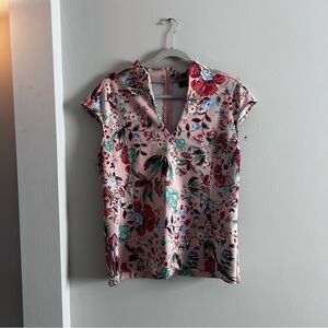 Pink Floral V-Neck Cap Sleeve Structured Blouse Back Cut-Out Detail Women’s Sz L
